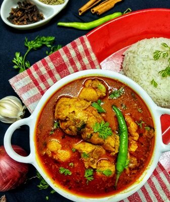 <b>Kolhapuri Chicken | Spicy (Zanzanit) Chicken curry</b>