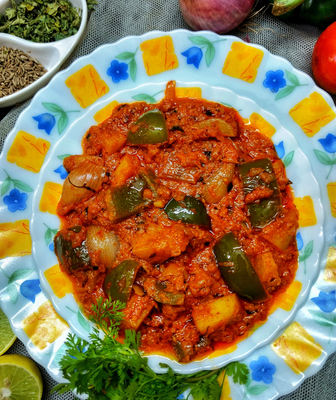 <b>Potato Capsicum Masala Curry | Aloo Shimla Mirch Gravy Recipe</b>